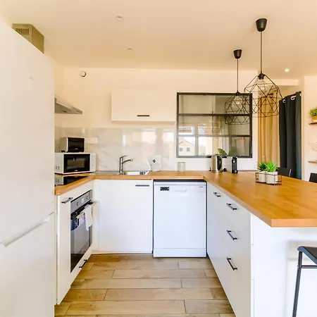Select'sohome - Renove Au Coeur Du Centre-ville Du Lavandou - A Proximite Des Plages Et Commerces - Gaia *
