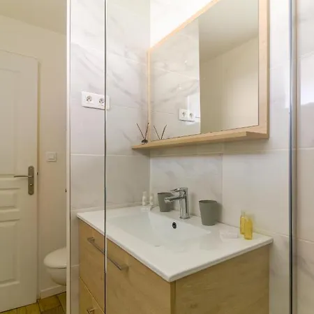Apartment Select'sohome - Renove Au Coeur Du Centre-ville Du Lavandou - A Proximite Des Plages Et Commerces - Gaia